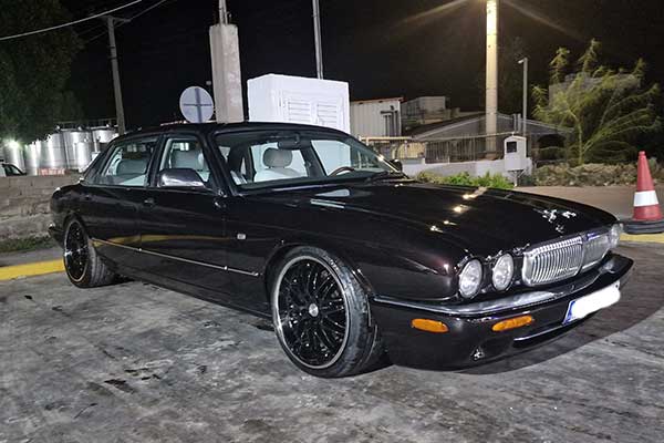 JAGUAR 1999